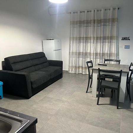 Nathouse Apartment Вилафранка Тирена Екстериор снимка