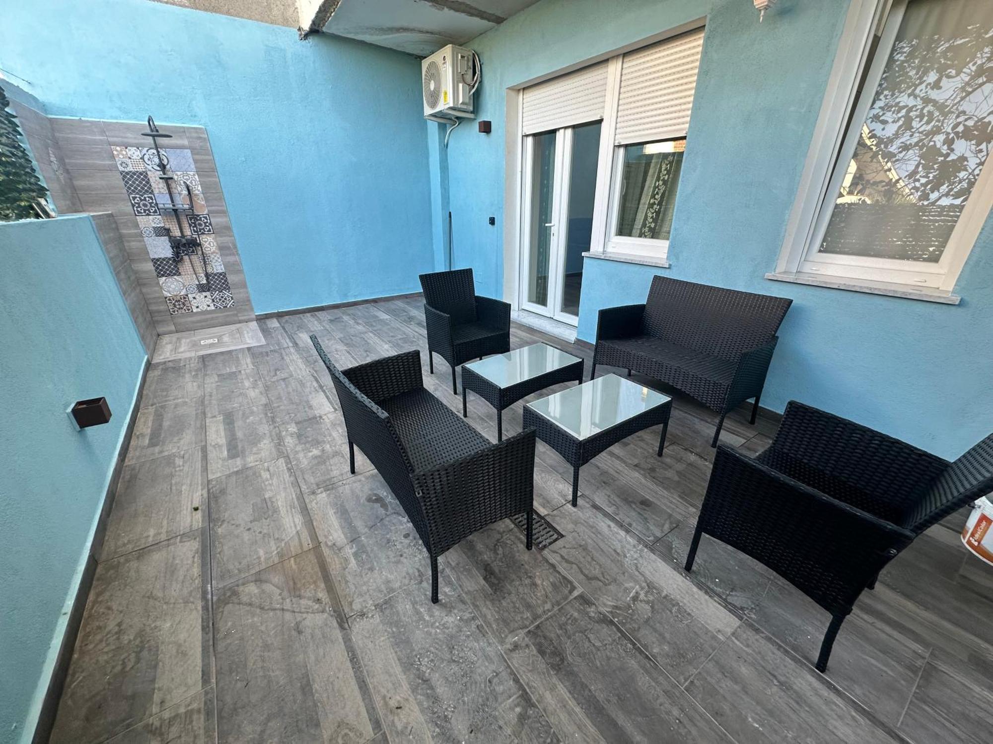 Nathouse Apartment Вилафранка Тирена Екстериор снимка